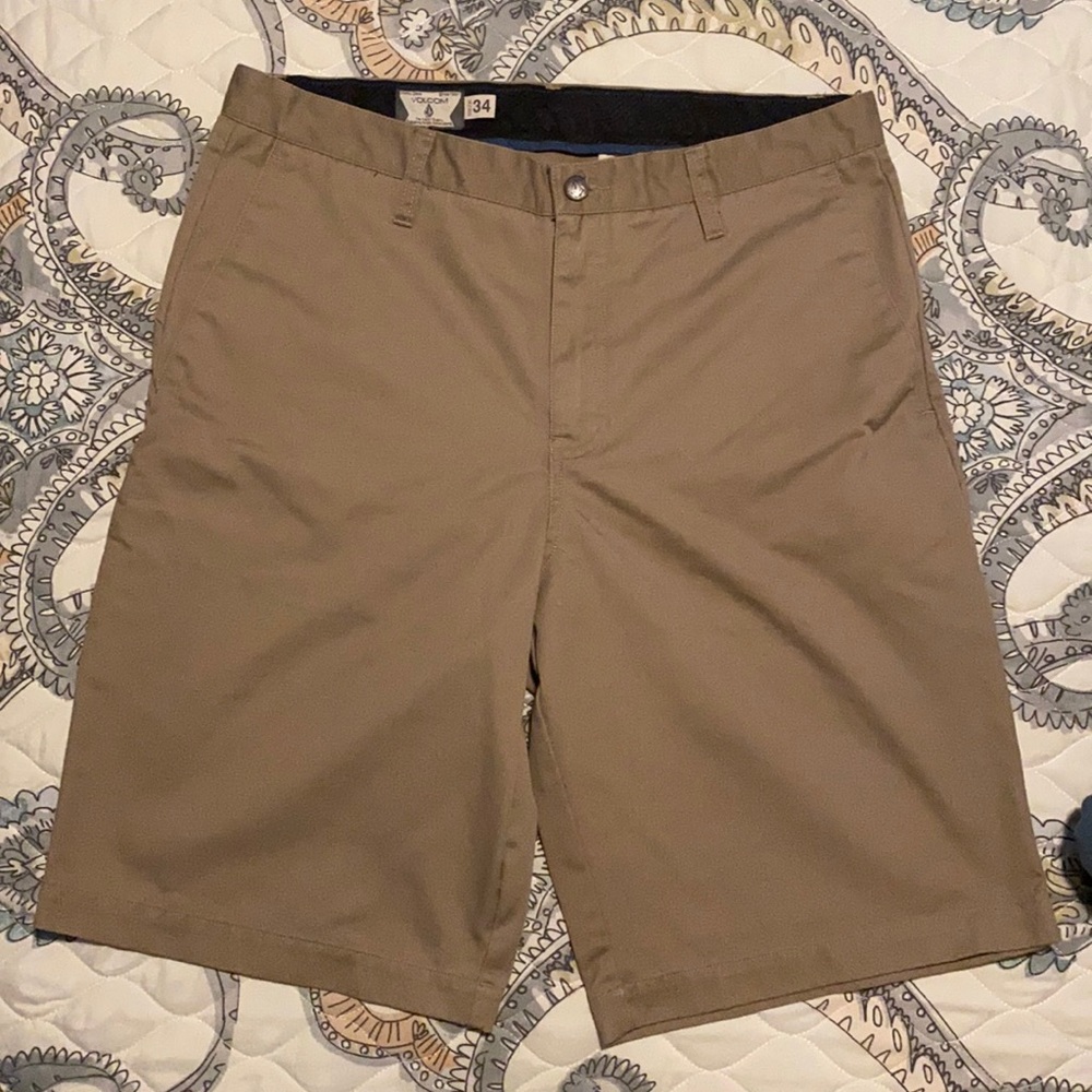 Volcom shorts size 34 no stains or tears